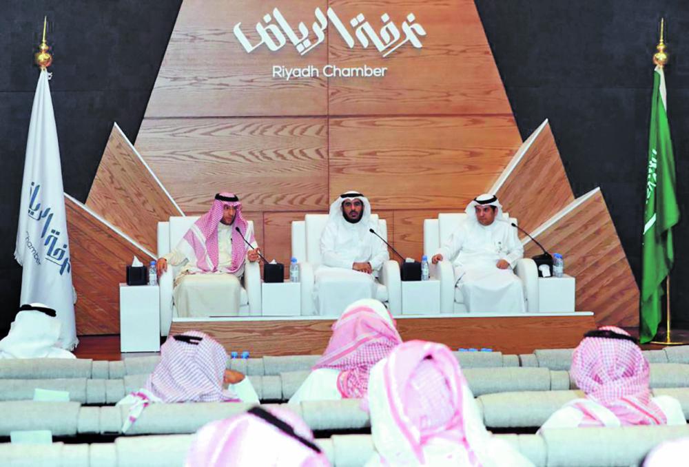 «البيئة» تستعرض الفرص الاستثمارية في استيراد الحطب