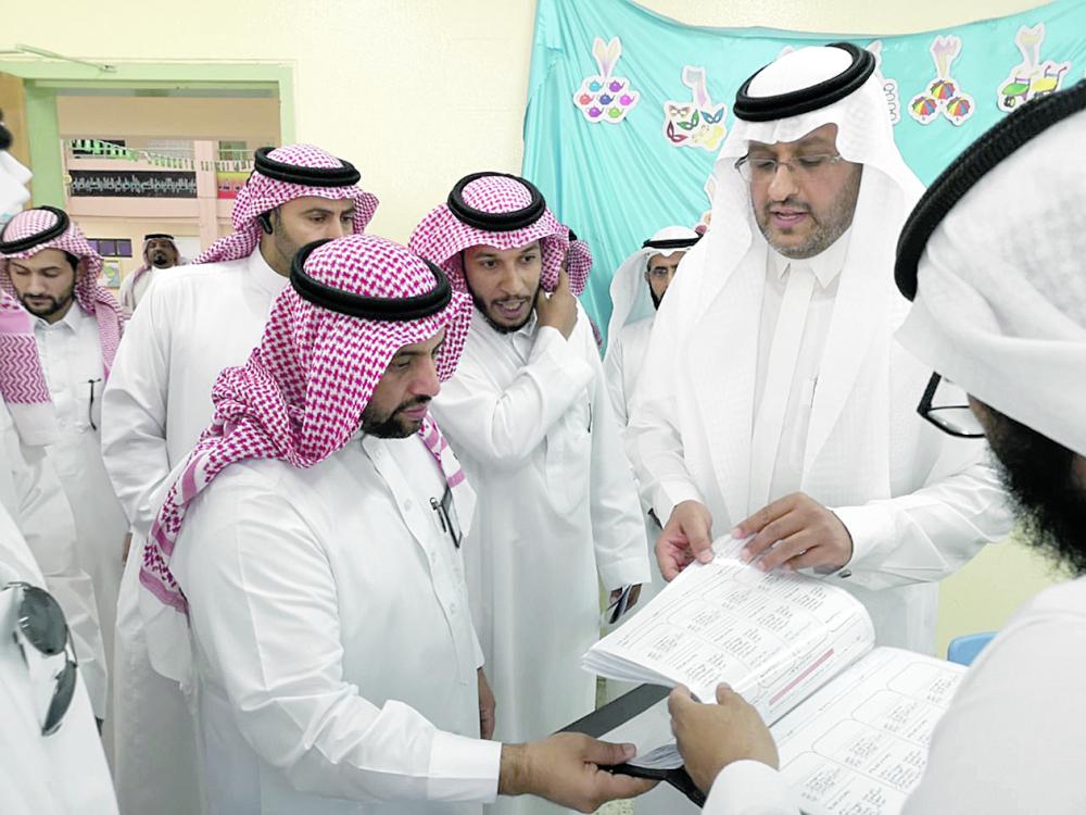 «تقويم التعليم» تطلع على برنامج ثانوية الكسائي بالخبر