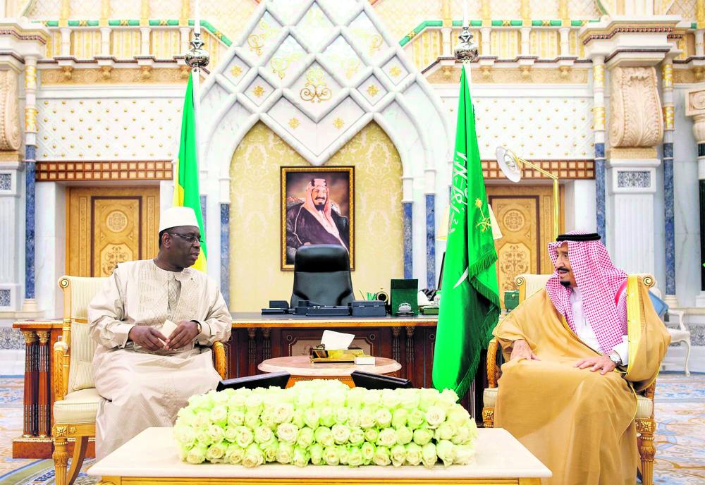 .. ويتناول أحداث المنطقة والعالم مع رئيس السنغال