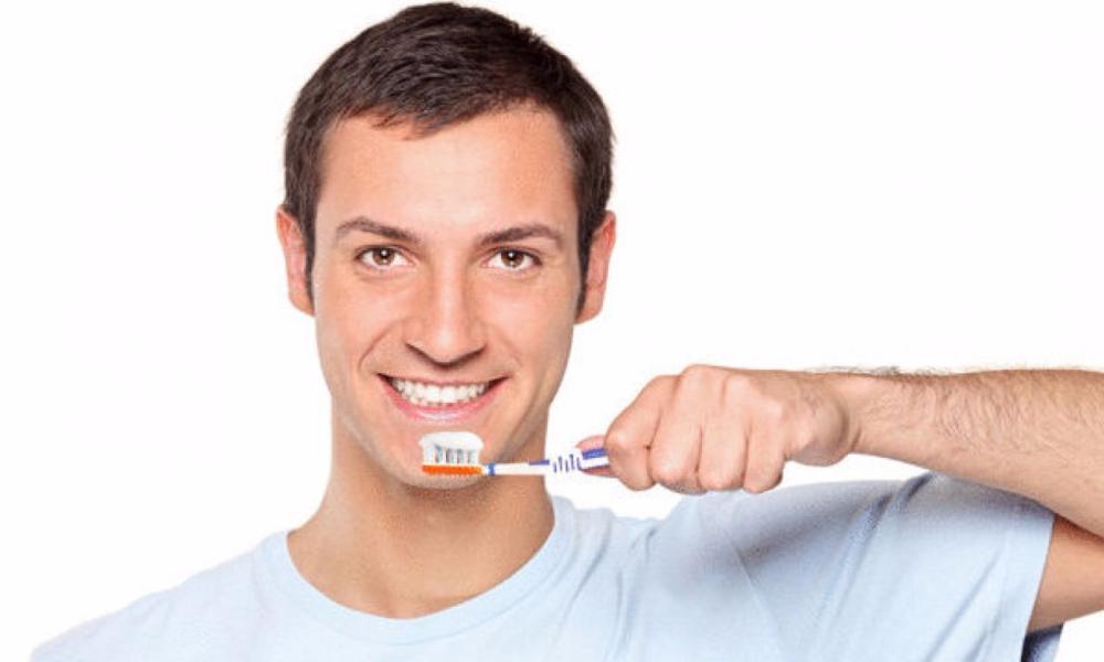ما علاقة صحة اللثة بضغط الدم؟