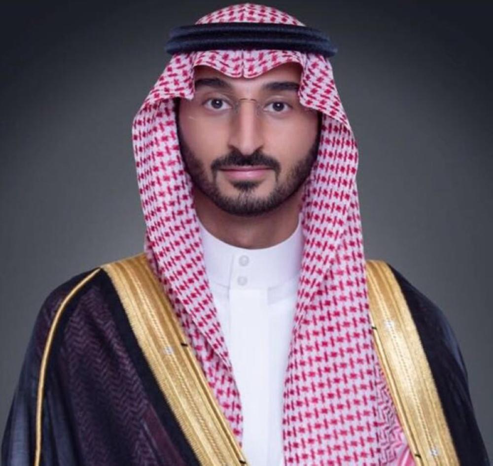 نائب أمير مكة يعزي أسرة الكاتب عمر خياط