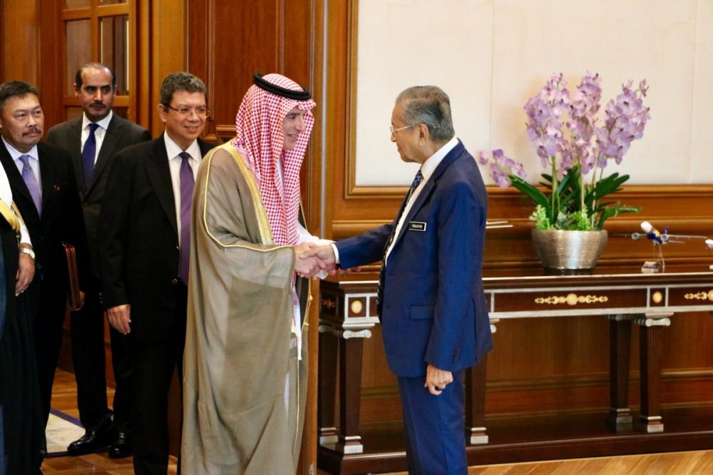 وزير الخارجية يلتقي رئيس الوزراء الماليزي