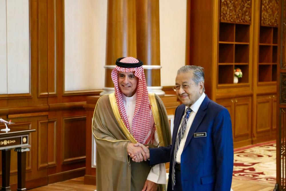 وزير الخارجية يلتقي رئيس الوزراء الماليزي