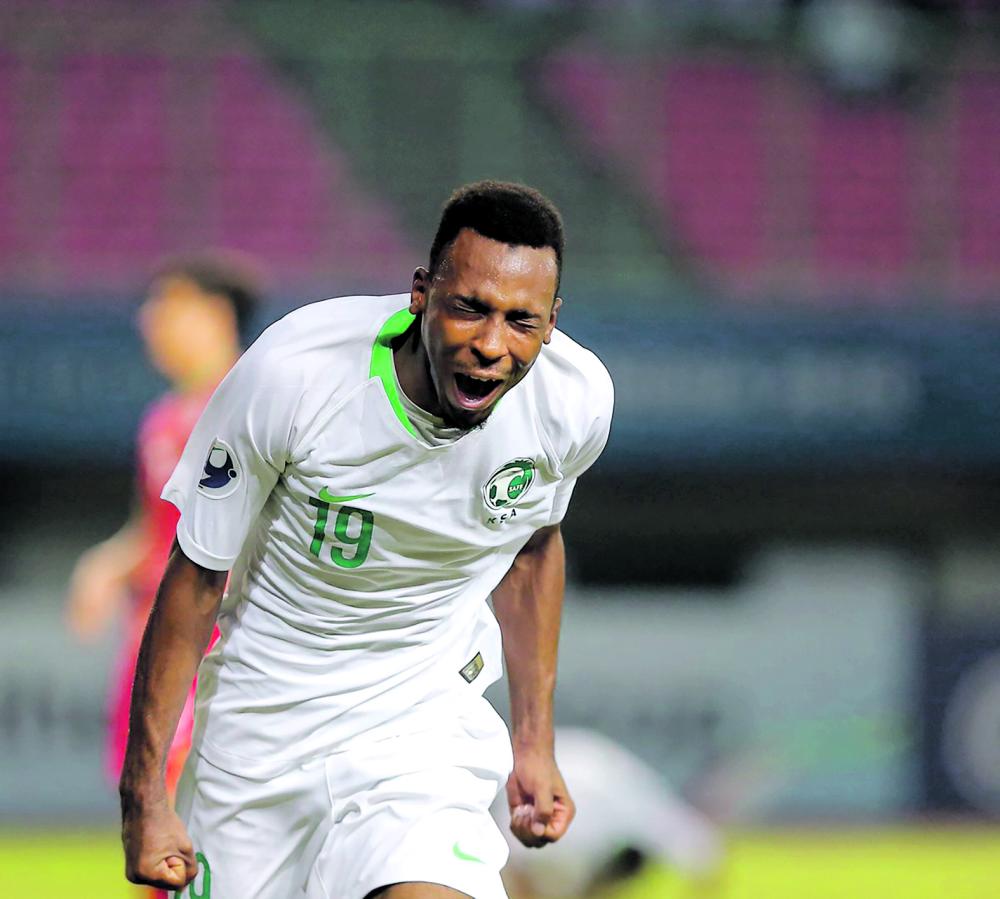 الأخضر الشاب يتصدر ويواجه استراليا