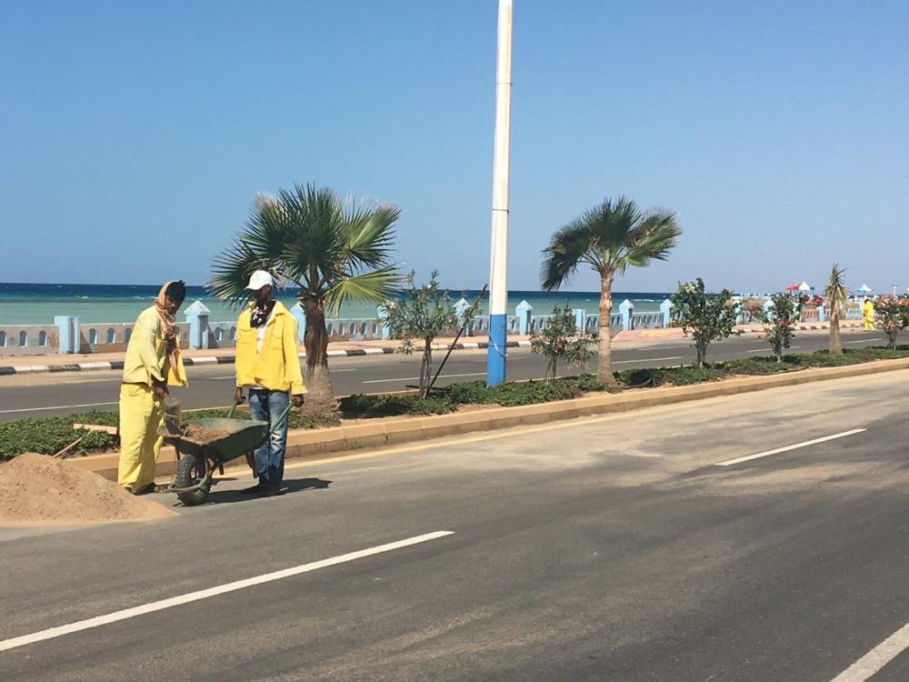 بلدية أملج تزيل آثار الأمطار