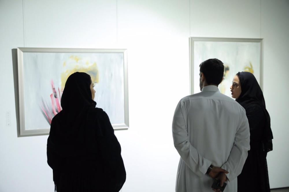 التشكيلية الحضيف: نحتاج إلى المعارض المتخصصة بالفن