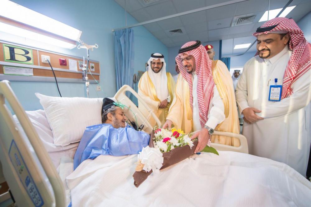 أمير القصيم يطمئن على مريض السمنة المواطن يحيى