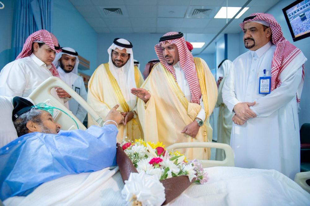 أمير القصيم يطمئن على مريض السمنة المواطن يحيى
