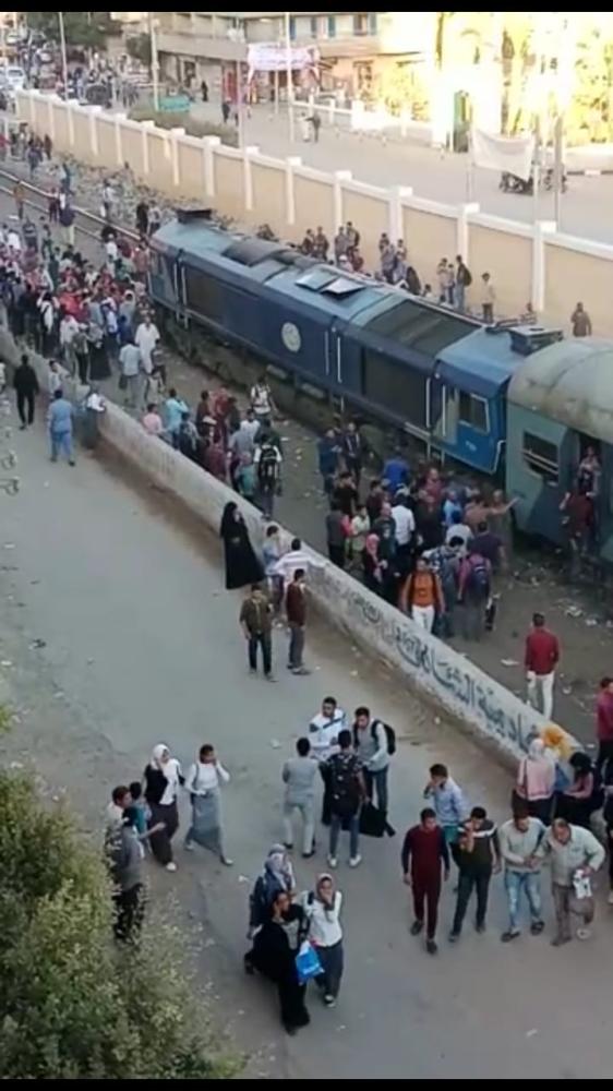 إصابة 8 إثر خروج قطار عن القضبان بمصر