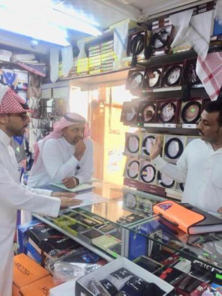 ضبط ألف مخالفة توطين في محلات الملابس الجاهزة