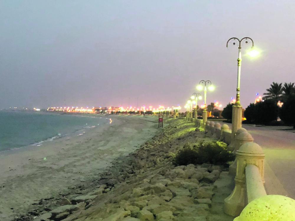210 أعمدة إنارة تزين واجهة الخفجي