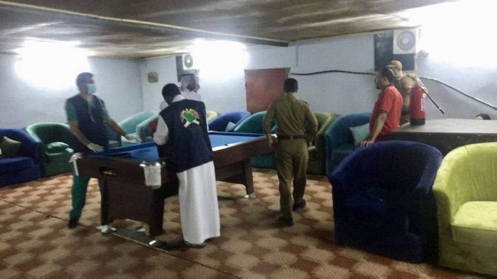 إغلاق مقهى يقدم ' المعسل ' للأطفال فى بيشة