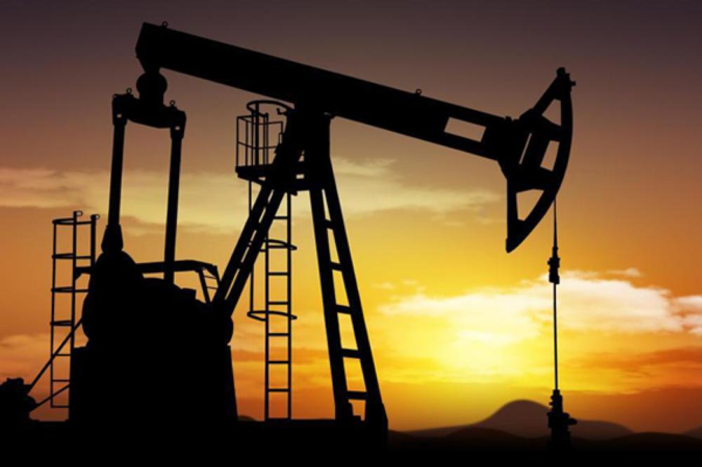 النفط يهبط 1% بفعل زيادة المعروض