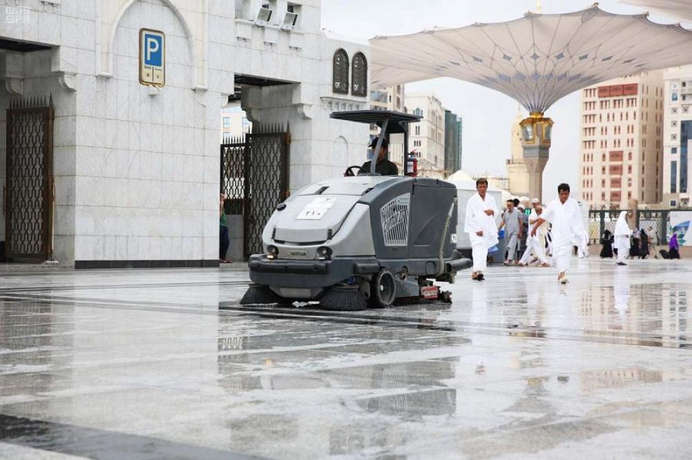 طوارئ فى المسجد النبوي لمواجهة الأمطار 