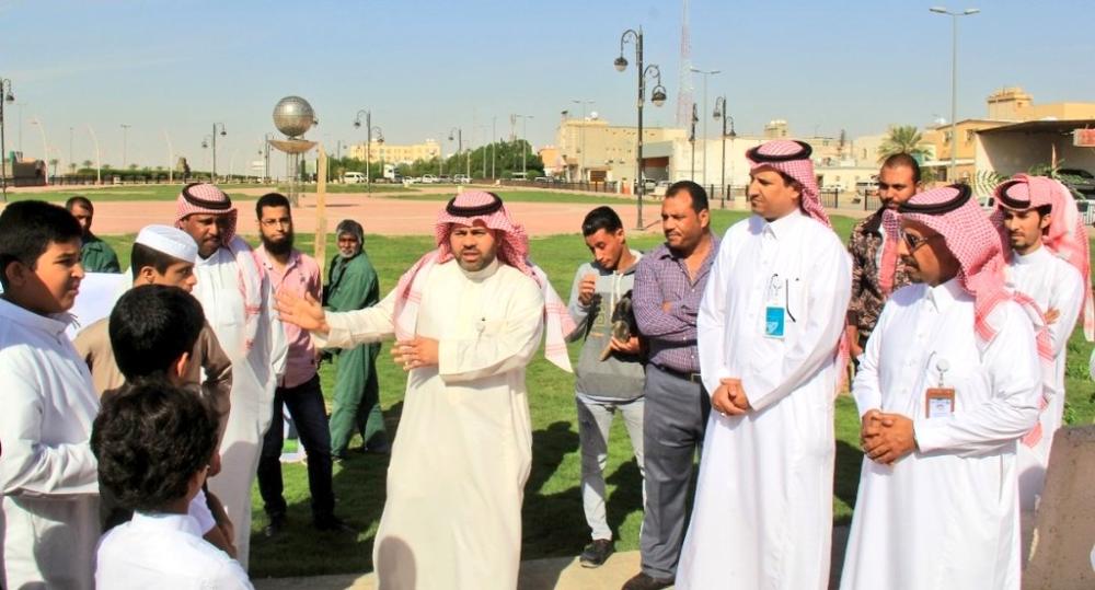 800 شجرة وشتلة تزين النعيرية