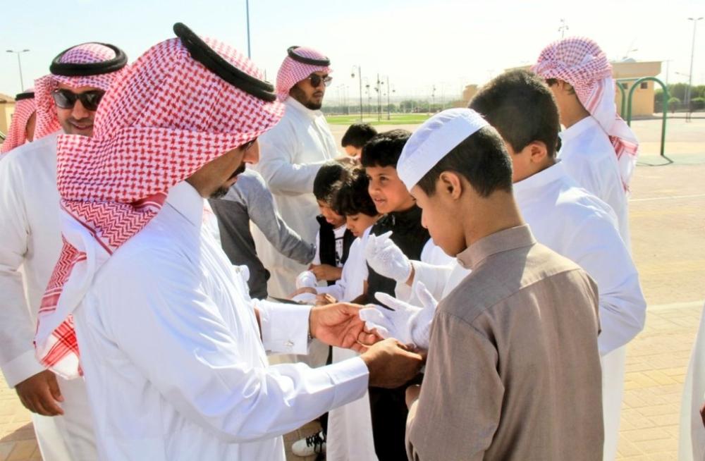 800 شجرة وشتلة تزين النعيرية