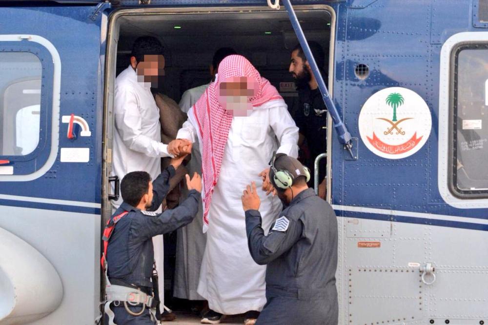طيران الأمن ينقذ 8 من السيول بالمدينة 