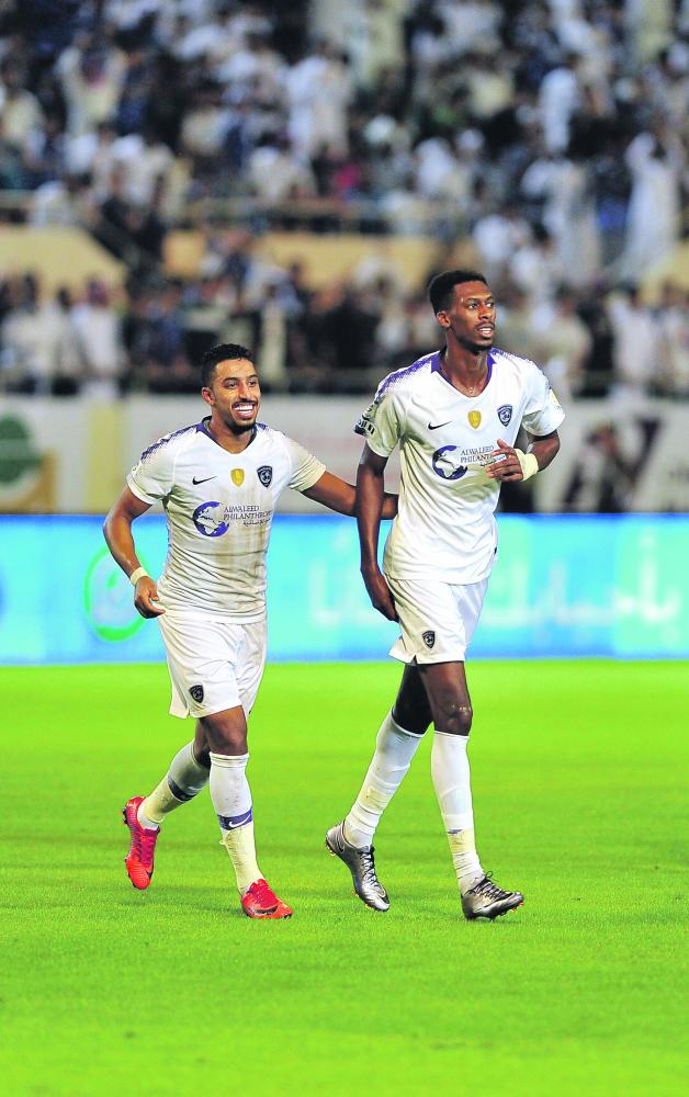 الهلال يضيء الخبر.. والقادسية في «خطر»