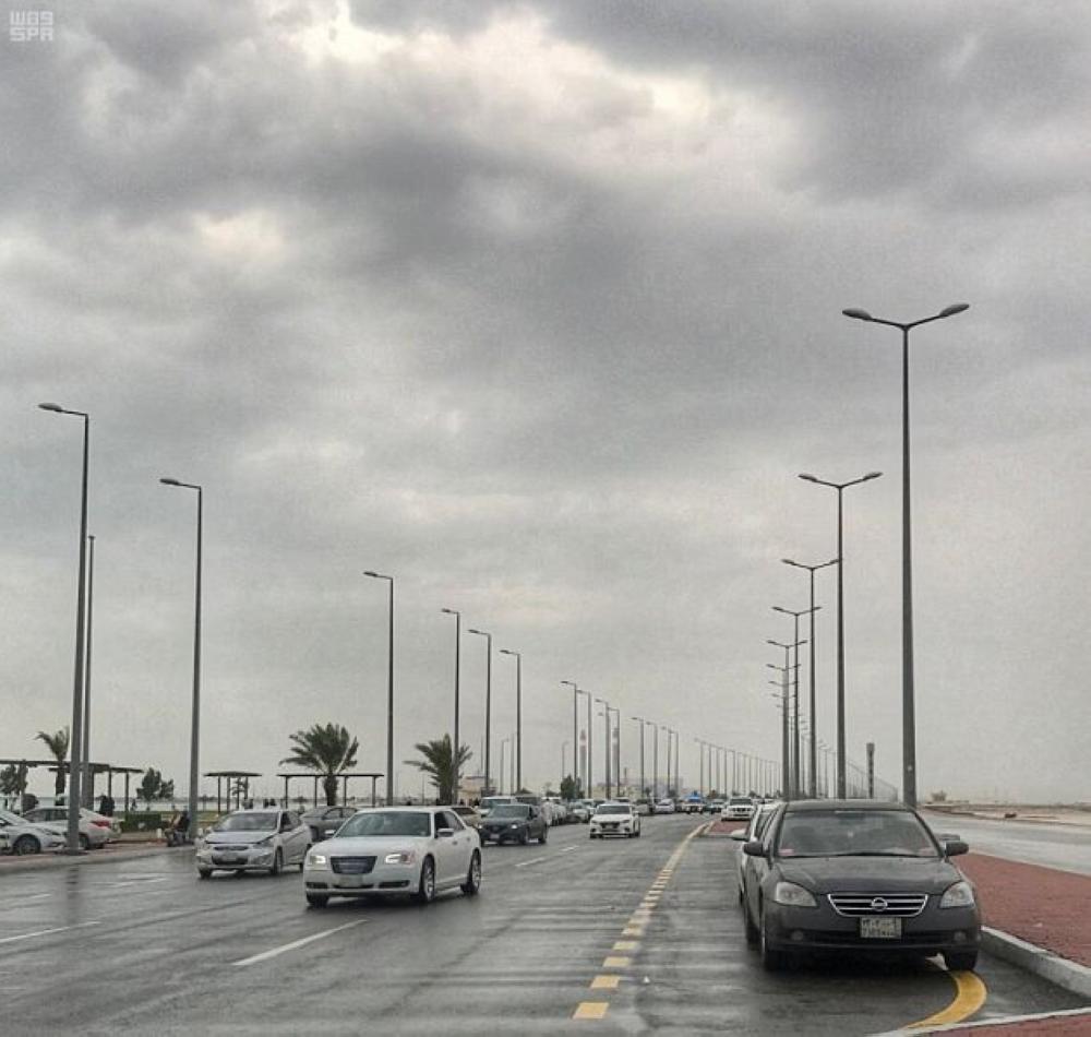 بالصور.. أمطار على محافظة جدة ومراكزها