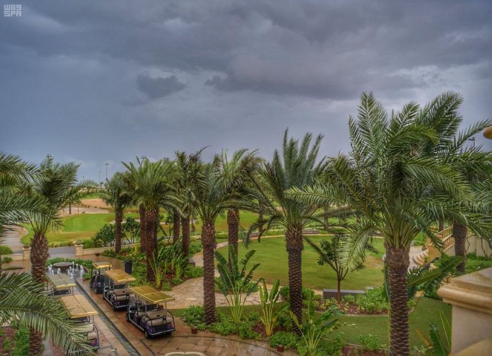 بالصور.. أمطار على محافظة جدة ومراكزها