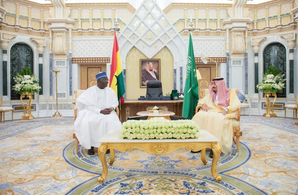 خادم الحرمين الشريفين يتسلّم رسالة من رئيس غانا