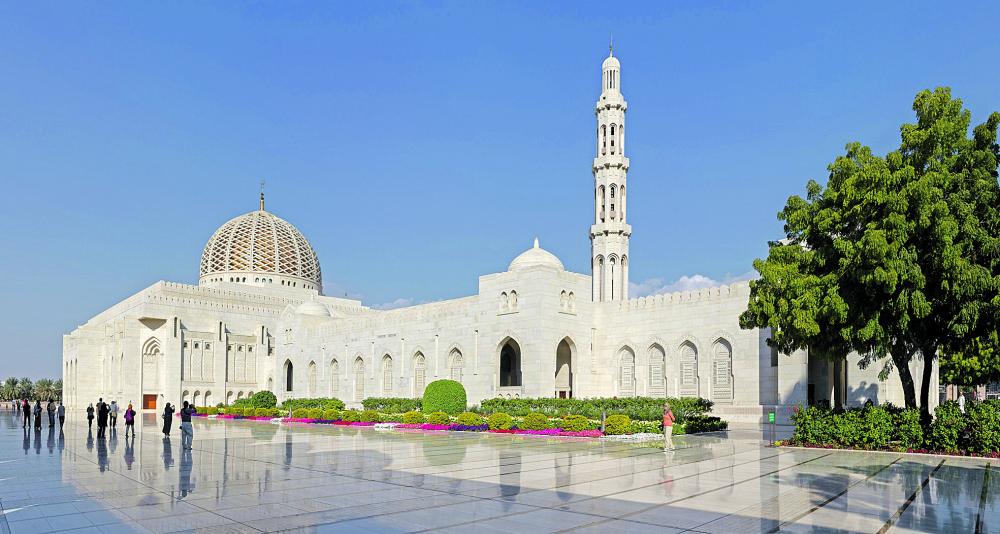 جامع السلطان قابوس أشهر معالم مسقط