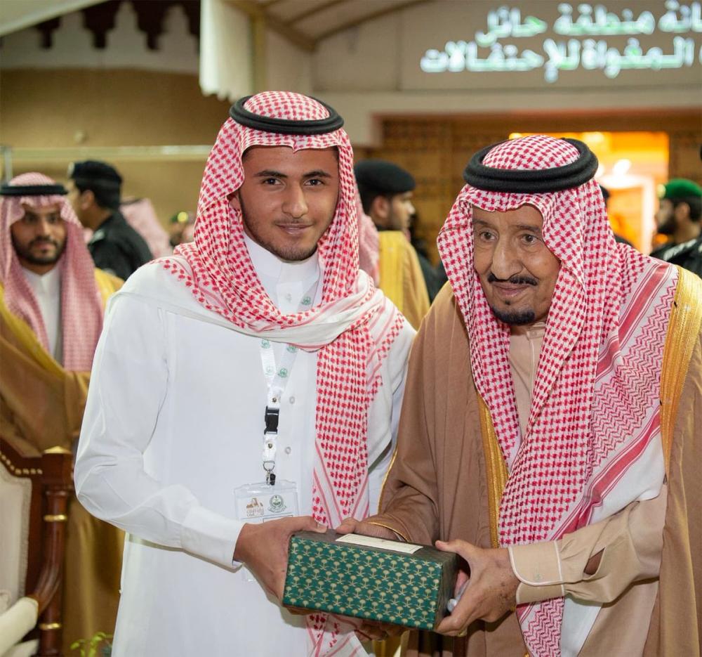 الملك يشرف حفل استقبال أهالي حائل