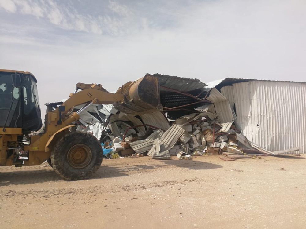 ضبط منظفات منزلية مخالفة فى مستودع  بالدمام 