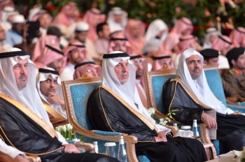 أمير مكة يُكرم الفائز بجائزة الاعتدال
