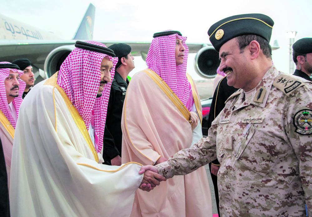 خادم الحرمين الشريفين يصل إلى الرياض قادما من حائل