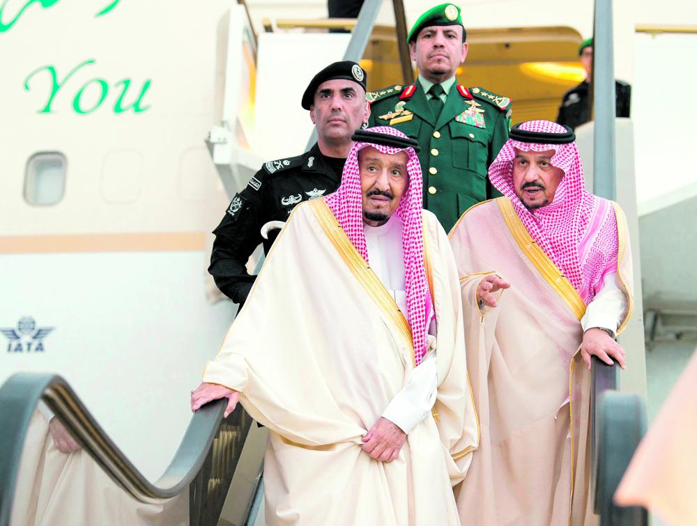 خادم الحرمين الشريفين يصل إلى الرياض قادما من حائل
