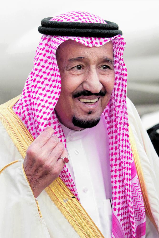 خادم الحرمين الشريفين يصل إلى الرياض قادما من حائل