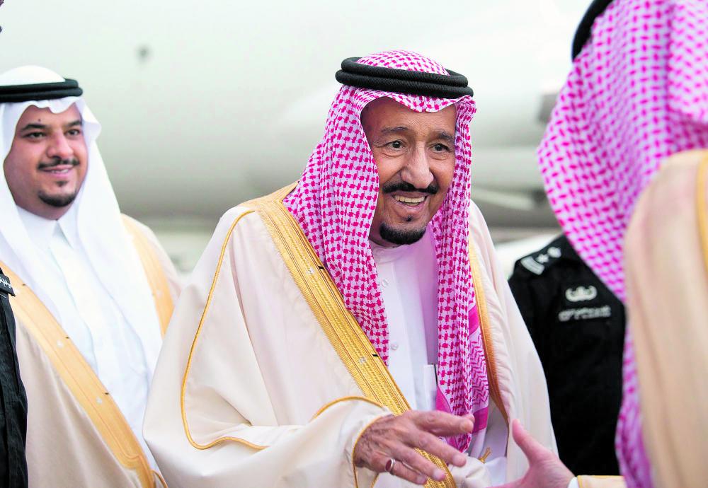 خادم الحرمين الشريفين يصل إلى الرياض قادما من حائل