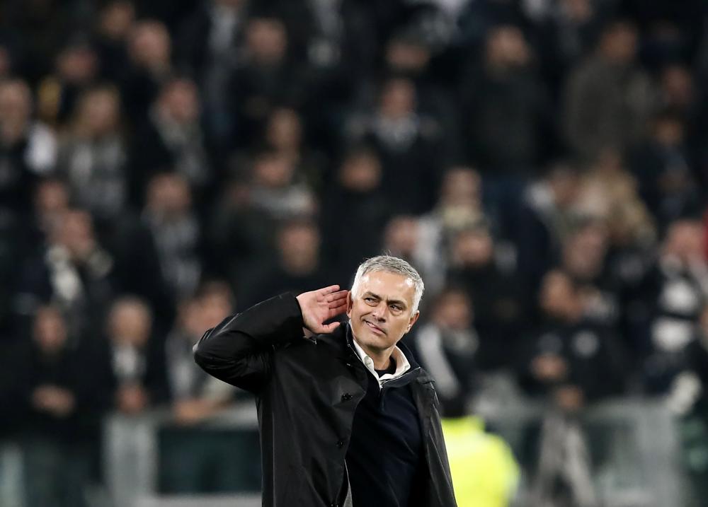 'مورينيو' يطلب من لاعبي مانشستر 'إيقاع أسرع'