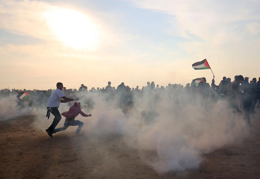 إصابة عشرات الفلسطينيين برصاص الاحتلال في غزة