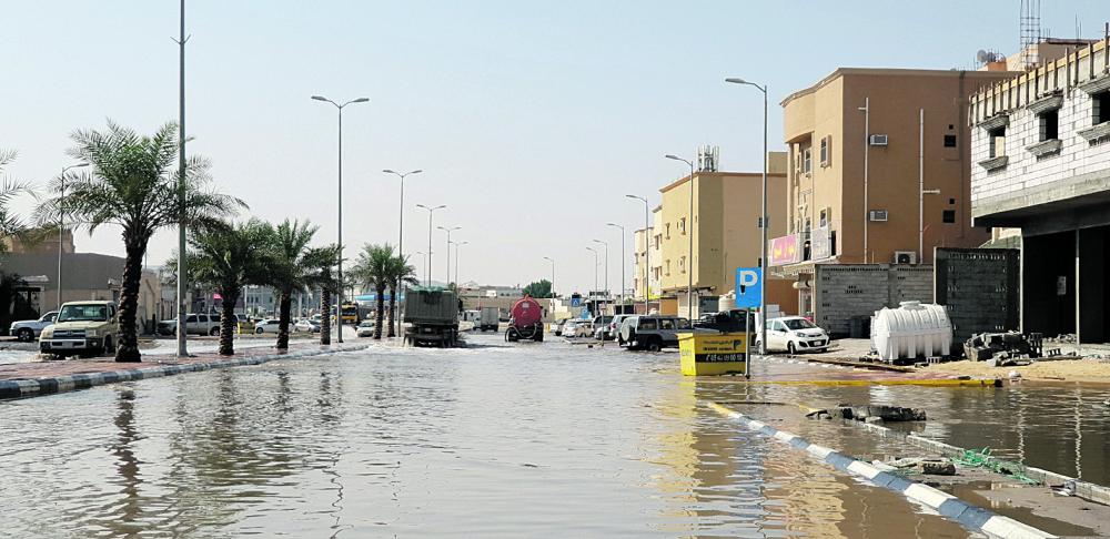 بسبب تجمعات المياه.. طلاب يستنجدون بأسرهم