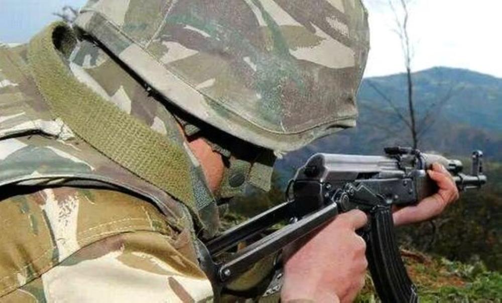 الجيش الجزائري يدمر مخبأ للإرهابيين 
