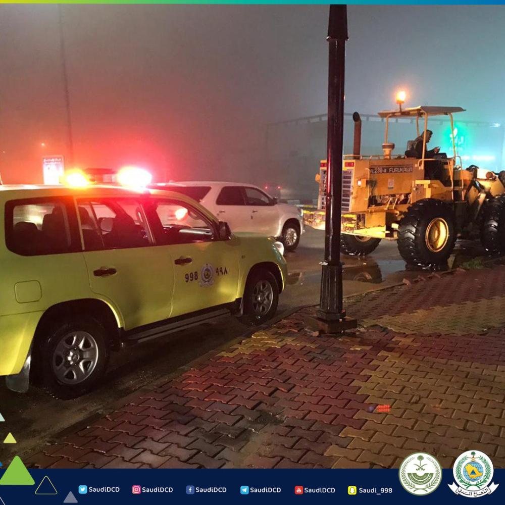 مدني الدوادمي ينقذ 10 محتجزين بسبب الأمطار