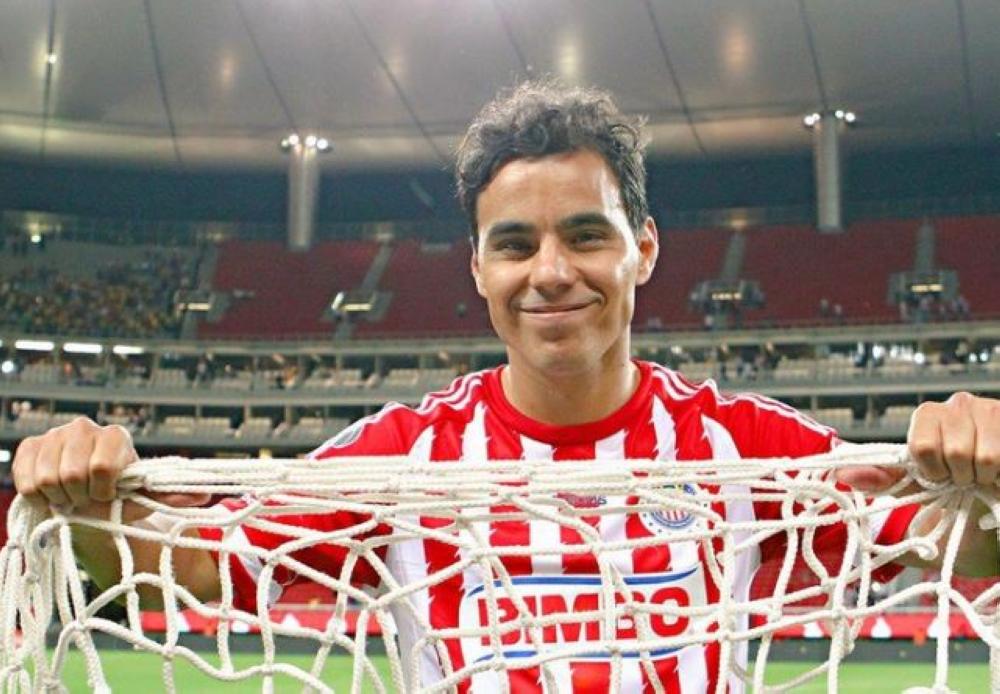 نجم منتخب المكسيك برافو يعتزل كرة القدم
