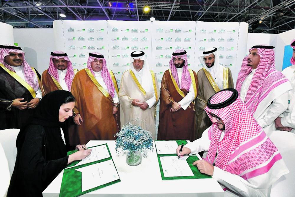 البنك الأهلي يترجم ريادته المصرفية إلى خدمة المجتمع