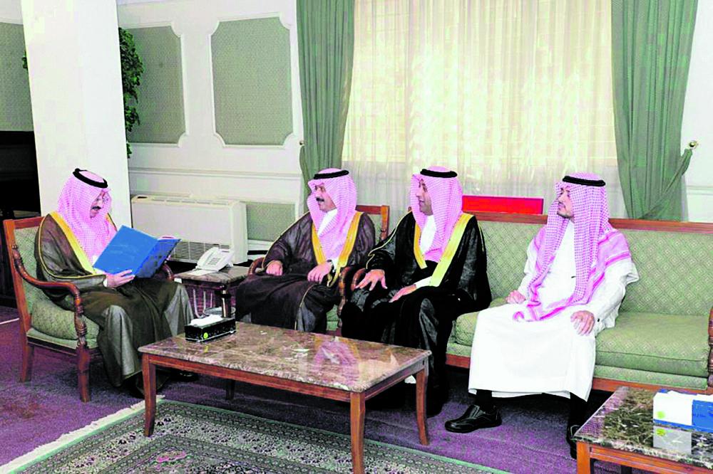 محافظ الأحساء يطلع على تقرير مؤتمر زراعة القلب