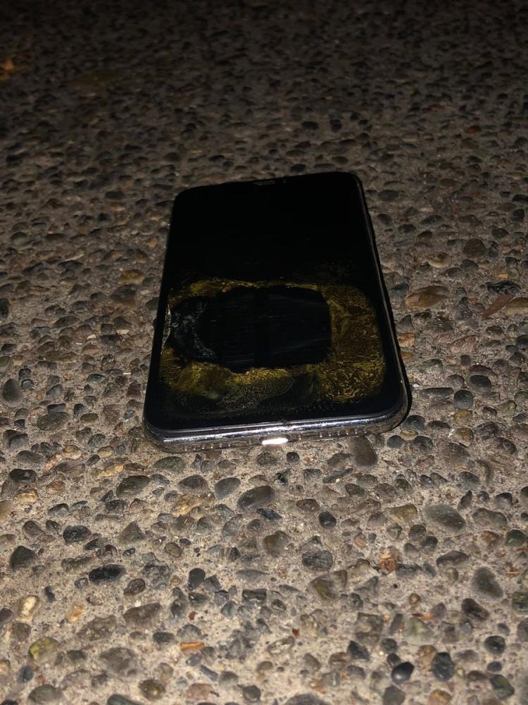 بالصور.. انفجار أول «آيفون X»