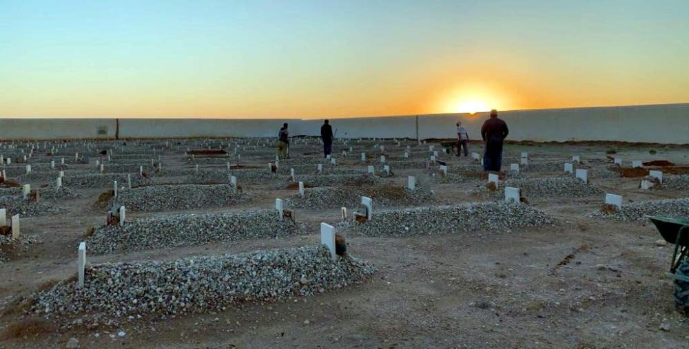 إعادة دفن قبور القيصومة المتأثرة بالأمطار