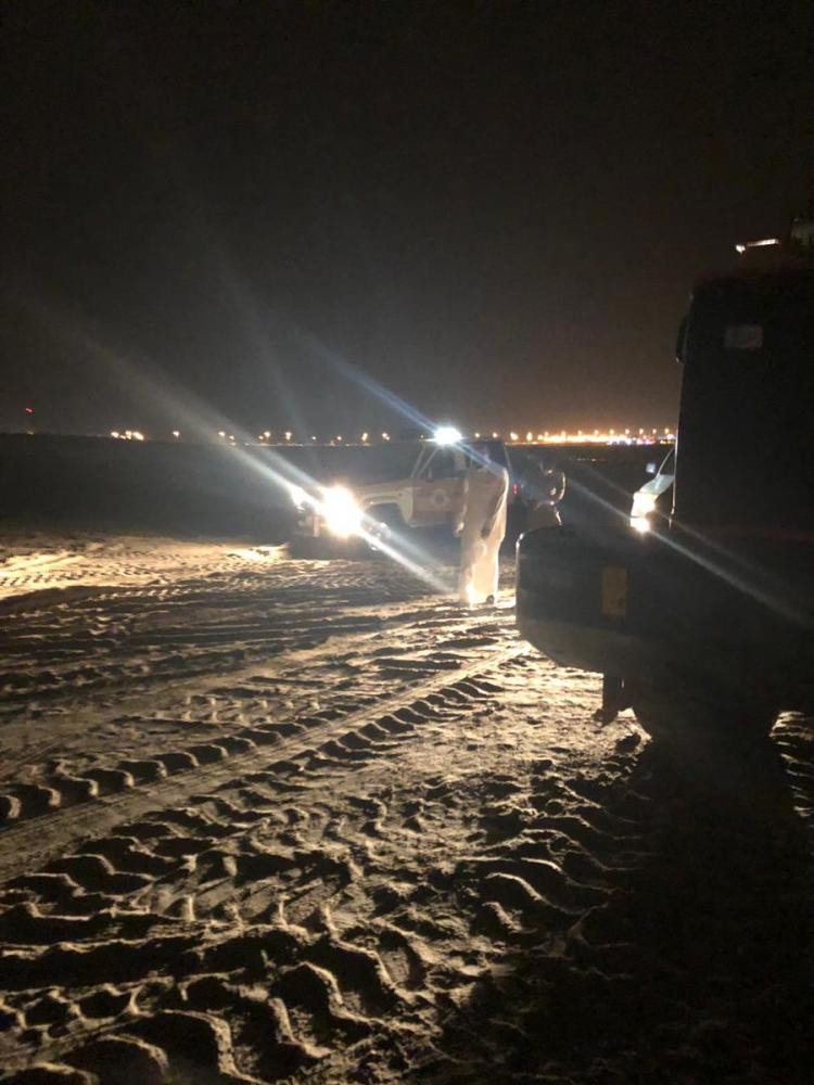 ضبط 4 مركبات تنهل الرمال في نصف القمر