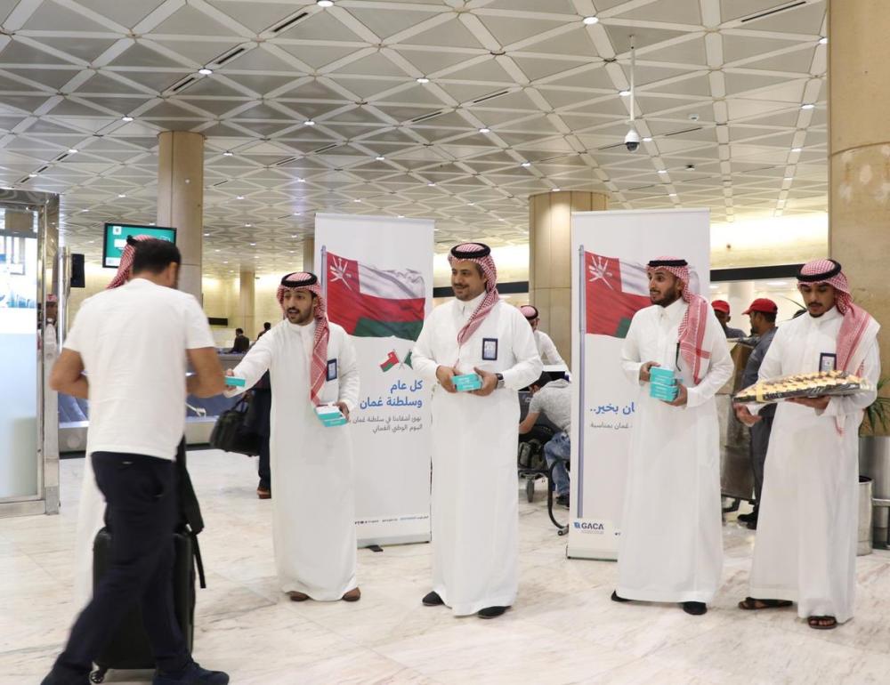 مطار الملك خالد يحتفي باليوم الوطني العُماني