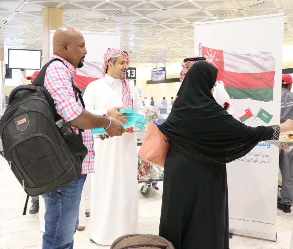 مطار الملك خالد يحتفي باليوم الوطني العُماني