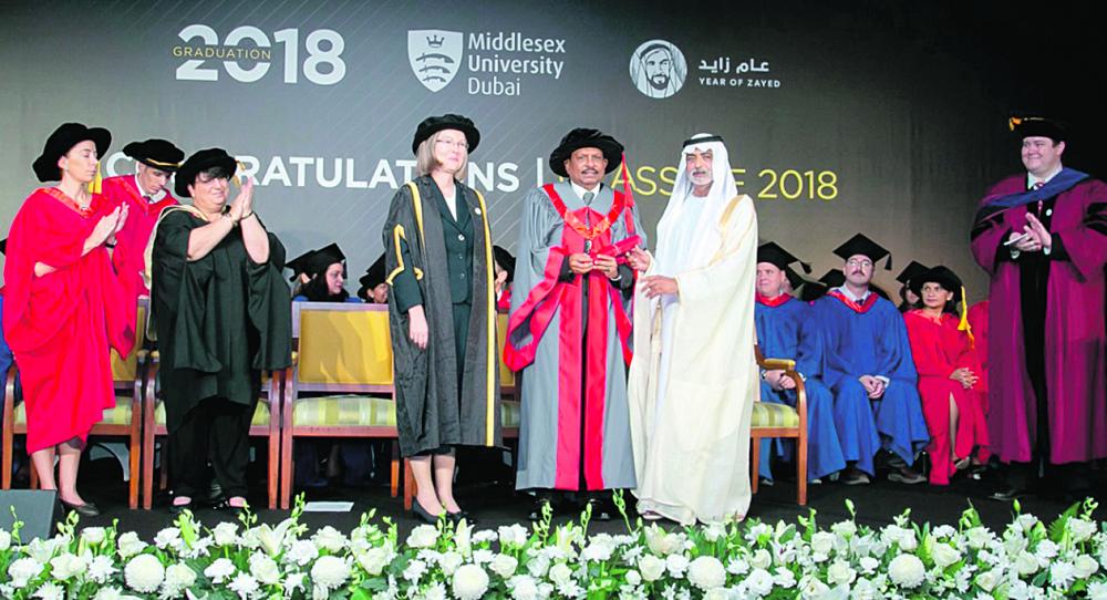 جامعة ميدلسكس تمنح الدكتوراة ليوسف علي