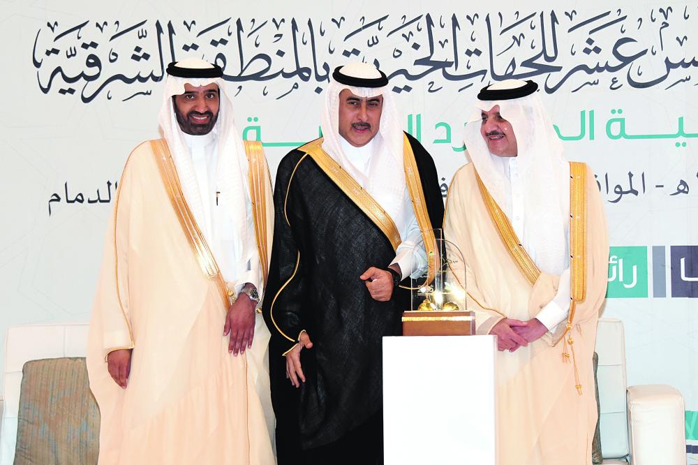 .. ويكرم اليزم الراعي الإعلامي للقاء