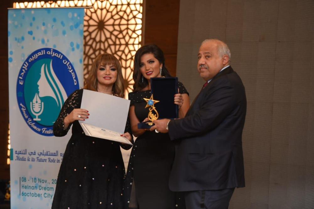 سميرة مدني تفوز بلقب أفضل مذيعة عربية