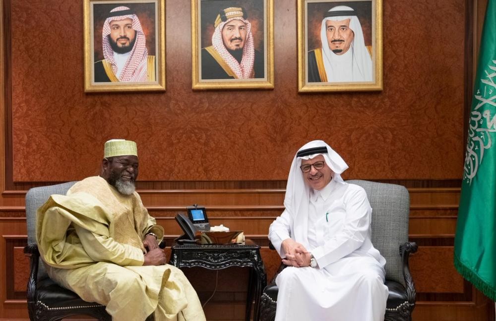 قطان يبحث الموضوعات المشتركة مع سفراء 3 دول  